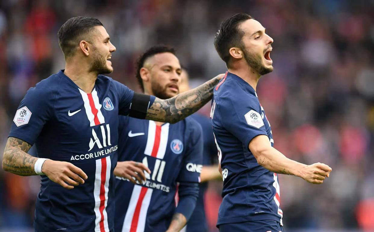 法甲队报周四特刊：巴黎圣日耳曼16人登月薪榜前30，马赛紧随其后